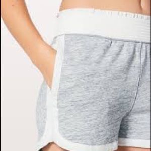 Size 4 lululemon cool and collected short